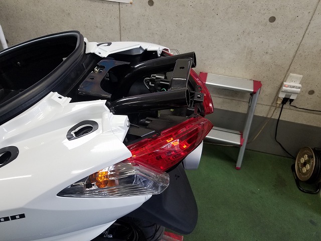 GIVI SR3106 SUZUKI バーグマン200 キャリアステー M155-